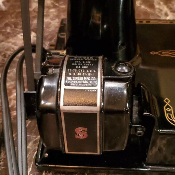 Antique Singer Sewing Machine, Featherwieght Model,  EXCELLENT CONDITION! - Picture 7 of 17